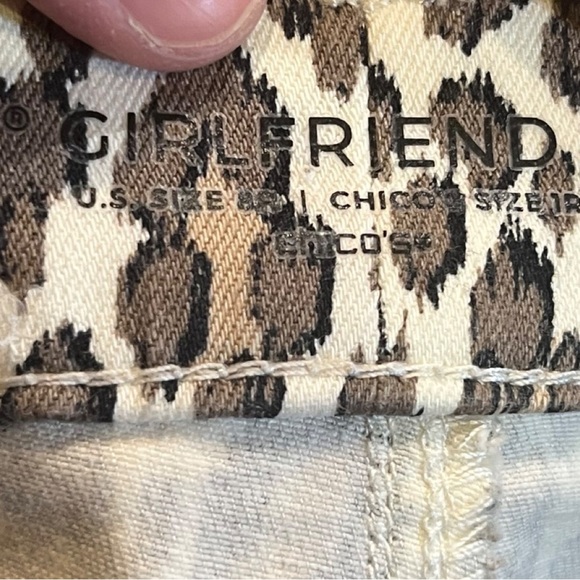 Chico's Leopard Print Jeans So Slimming Girlfriend Slim Leg Ankle, Women’s 8 - Picture 4 of 7